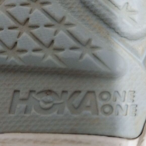 Hoka Gray Athletic Shoes with Cushioned Midsole.....SIZE 7.5...EUC - Picture 8 of 9